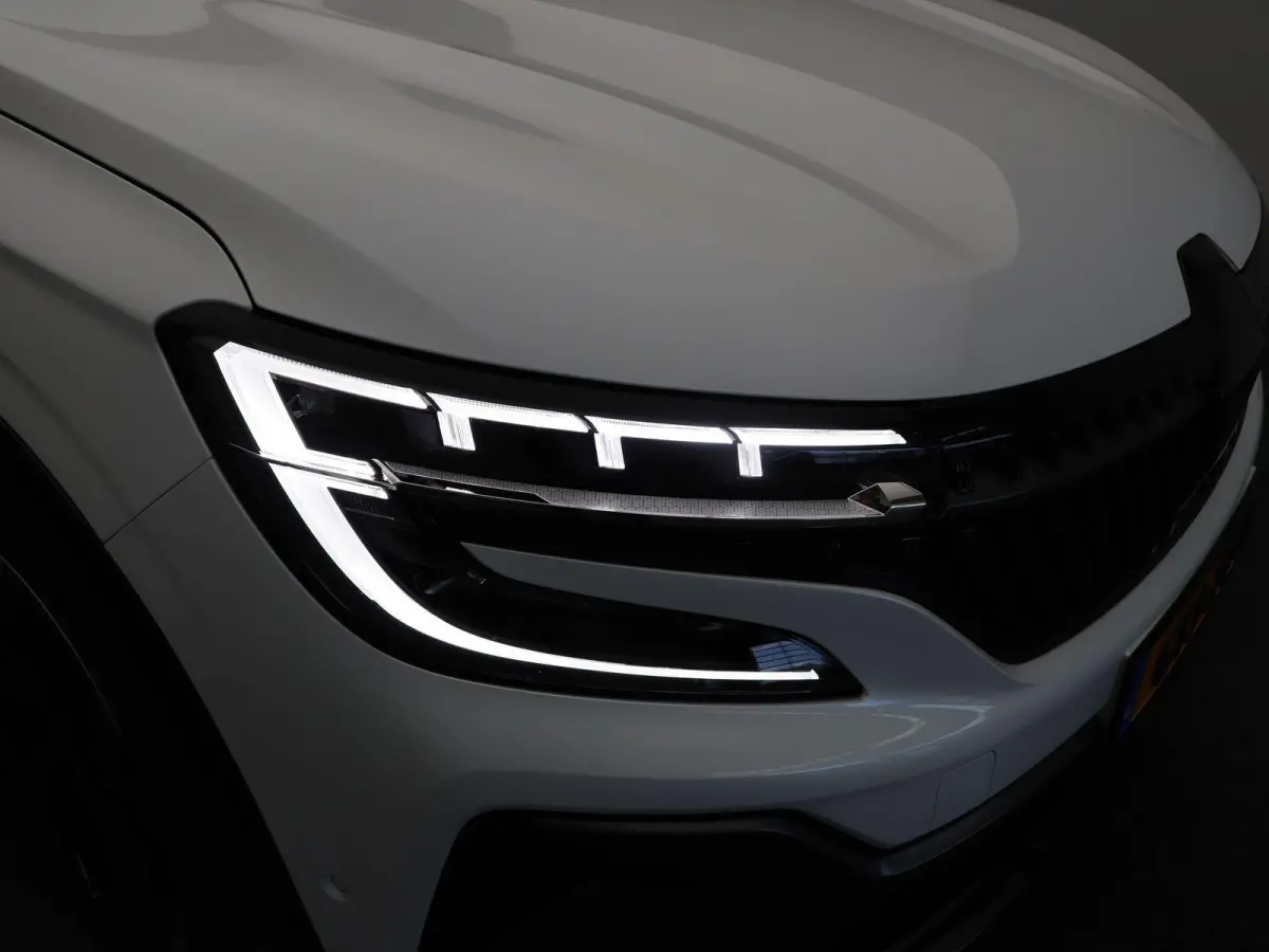 E-Tech Hybrid 200pk Techno Esprit Alpine | Achteruitrijcamera | 1500 KG trekgewicht | Elektrische achterklep | Apple Carplay/Android Auto | 20" Lichtmetalen velgen |