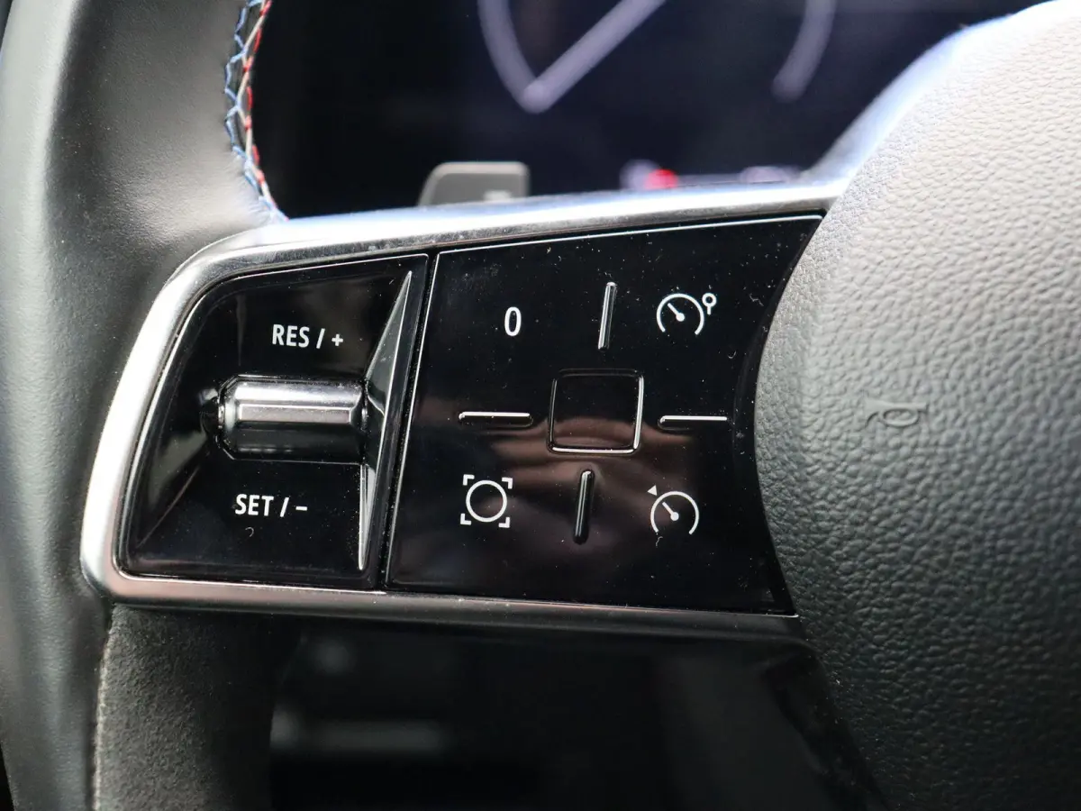 E-Tech Hybrid 200pk Techno Esprit Alpine | Achteruitrijcamera | 1500 KG trekgewicht | Elektrische achterklep | Apple Carplay/Android Auto | 20" Lichtmetalen velgen |