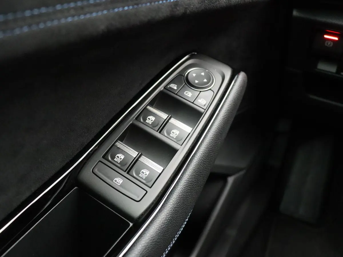 E-Tech Hybrid 200pk Techno Esprit Alpine | Achteruitrijcamera | 1500 KG trekgewicht | Elektrische achterklep | Apple Carplay/Android Auto | 20" Lichtmetalen velgen |