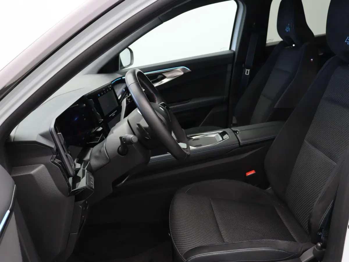 E-Tech Hybrid 200pk Techno Esprit Alpine | Achteruitrijcamera | 1500 KG trekgewicht | Elektrische achterklep | Apple Carplay/Android Auto | 20" Lichtmetalen velgen |