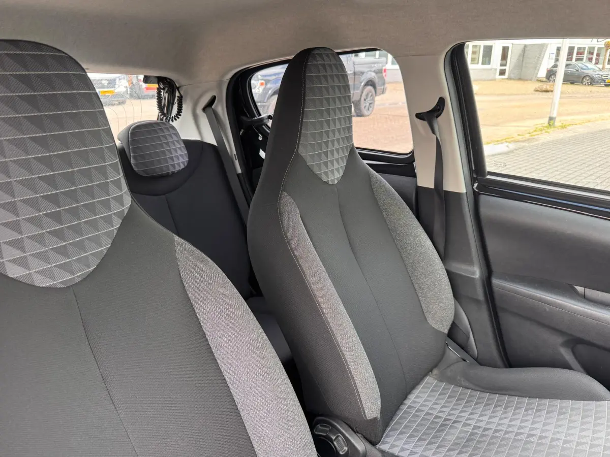 1.0 e-VTi Active | Airco | Radio | Bluetooth | Elektrische ramen | | Achterbank in delen neerklapbaar | Airco | Centrale deurvergrendeling met afstandsbediening