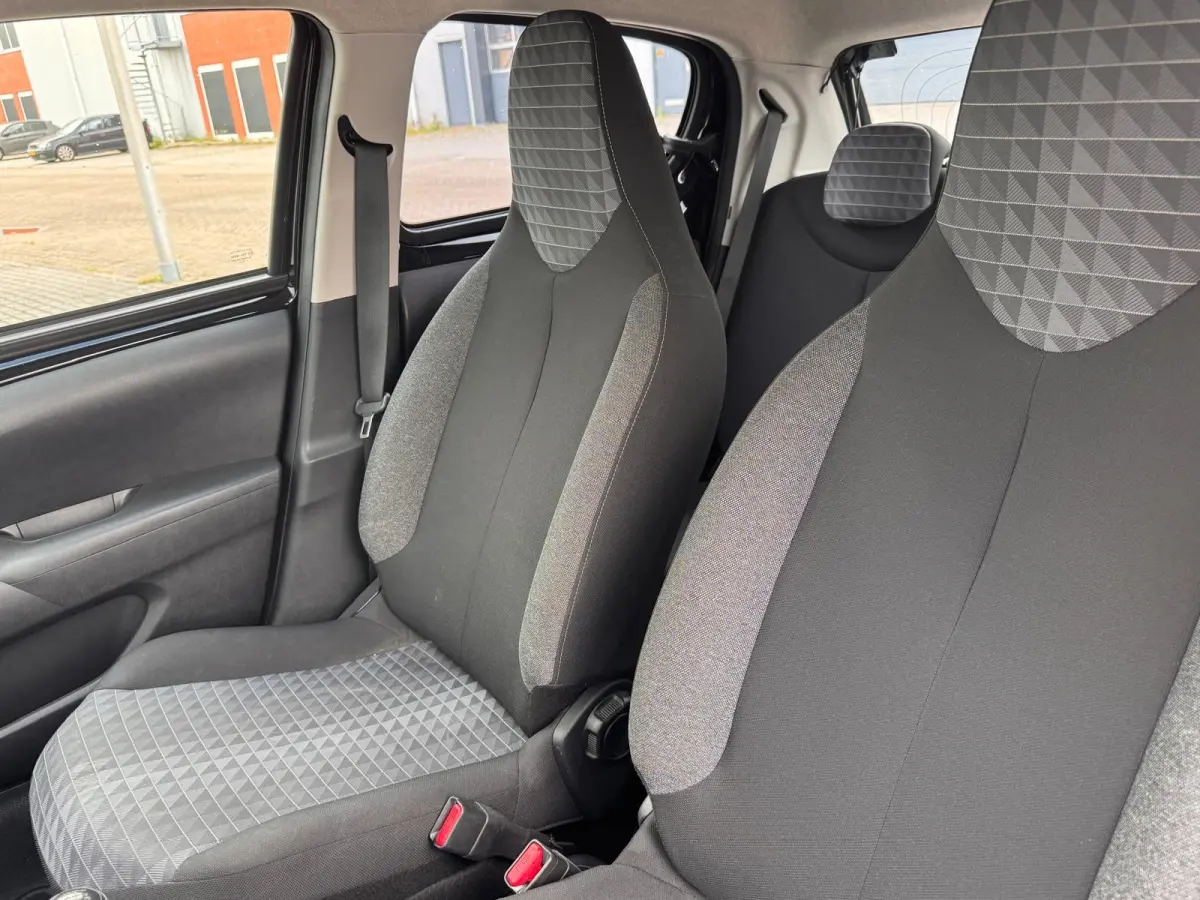 1.0 e-VTi Active | Airco | Radio | Bluetooth | Elektrische ramen | | Achterbank in delen neerklapbaar | Airco | Centrale deurvergrendeling met afstandsbediening