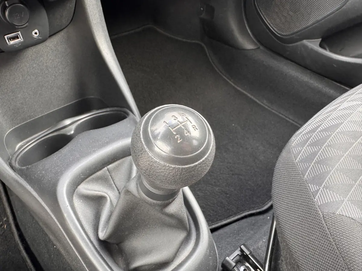 1.0 e-VTi Active | Airco | Radio | Bluetooth | Elektrische ramen | | Achterbank in delen neerklapbaar | Airco | Centrale deurvergrendeling met afstandsbediening