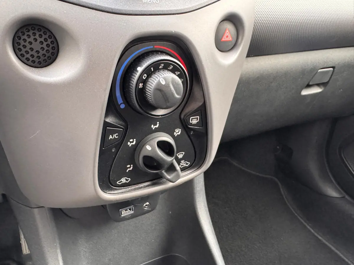 1.0 e-VTi Active | Airco | Radio | Bluetooth | Elektrische ramen | | Achterbank in delen neerklapbaar | Airco | Centrale deurvergrendeling met afstandsbediening