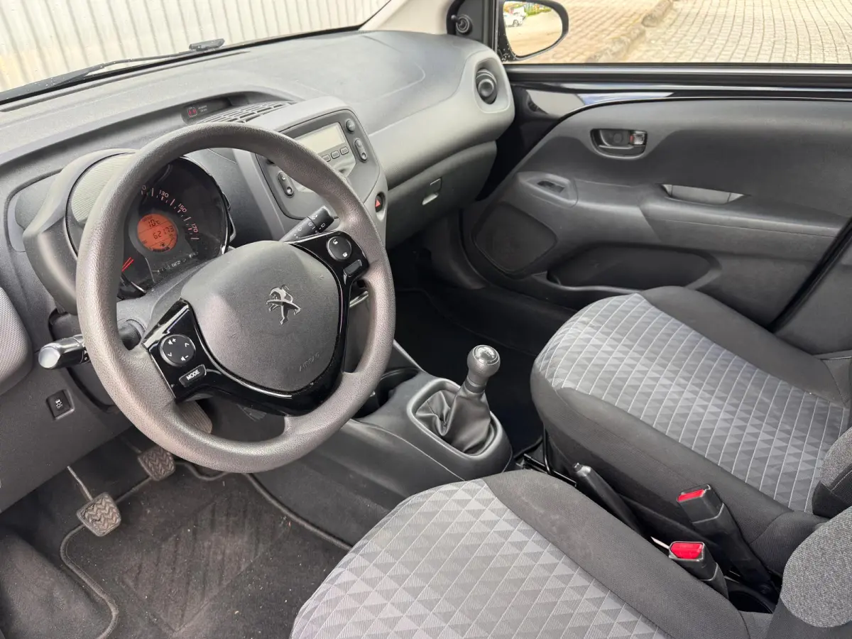 1.0 e-VTi Active | Airco | Radio | Bluetooth | Elektrische ramen | | Achterbank in delen neerklapbaar | Airco | Centrale deurvergrendeling met afstandsbediening