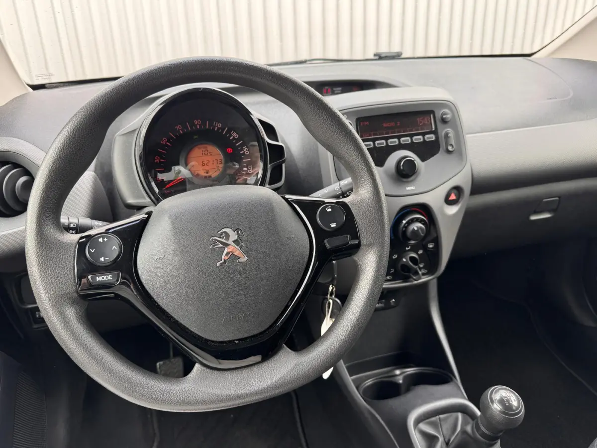 1.0 e-VTi Active | Airco | Radio | Bluetooth | Elektrische ramen | | Achterbank in delen neerklapbaar | Airco | Centrale deurvergrendeling met afstandsbediening