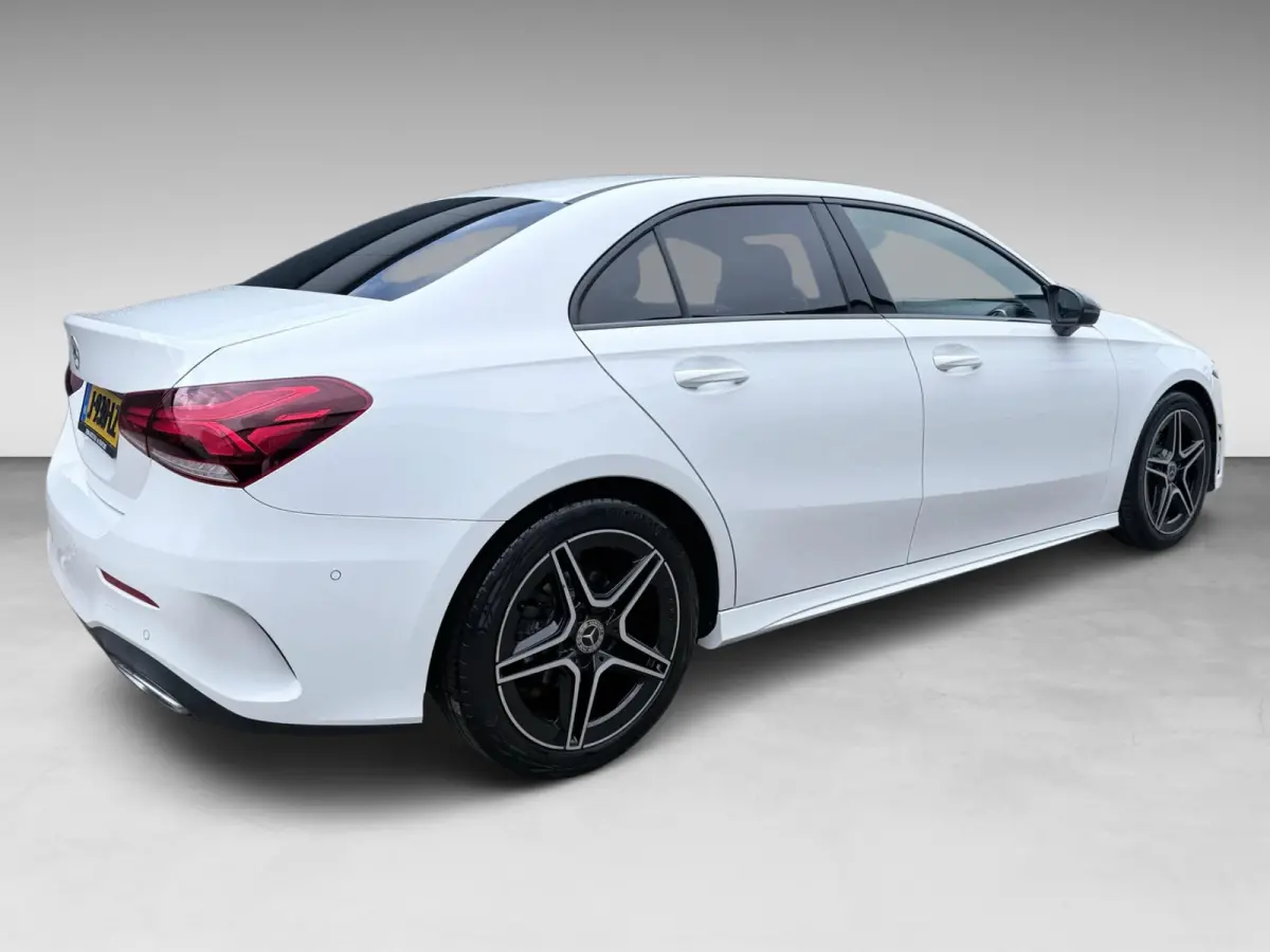 180 Business Solution AMG NAVI/V-COCKPIT/CAM/DAB/LED/CARPLAY/ECC/PDC///