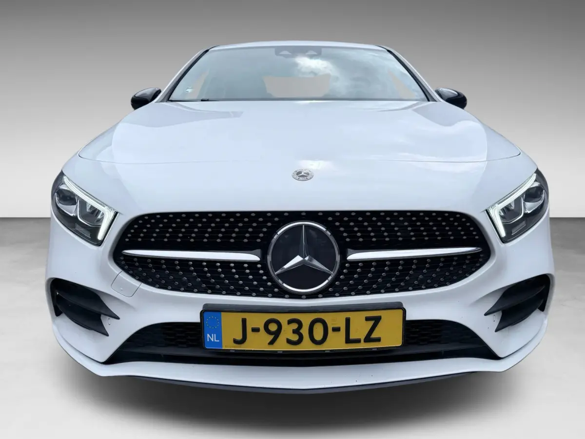 180 Business Solution AMG NAVI/V-COCKPIT/CAM/DAB/LED/CARPLAY/ECC/PDC///