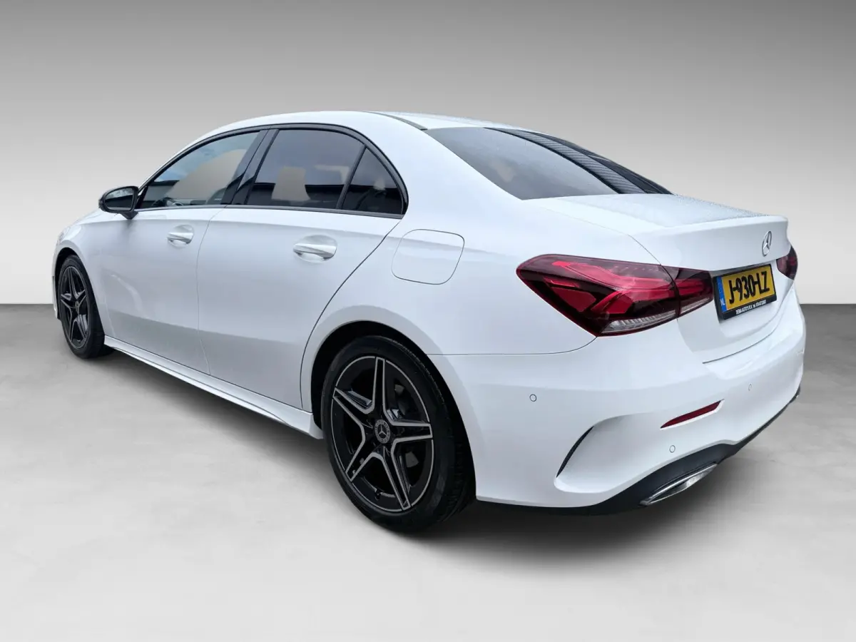 180 Business Solution AMG NAVI/V-COCKPIT/CAM/DAB/LED/CARPLAY/ECC/PDC///