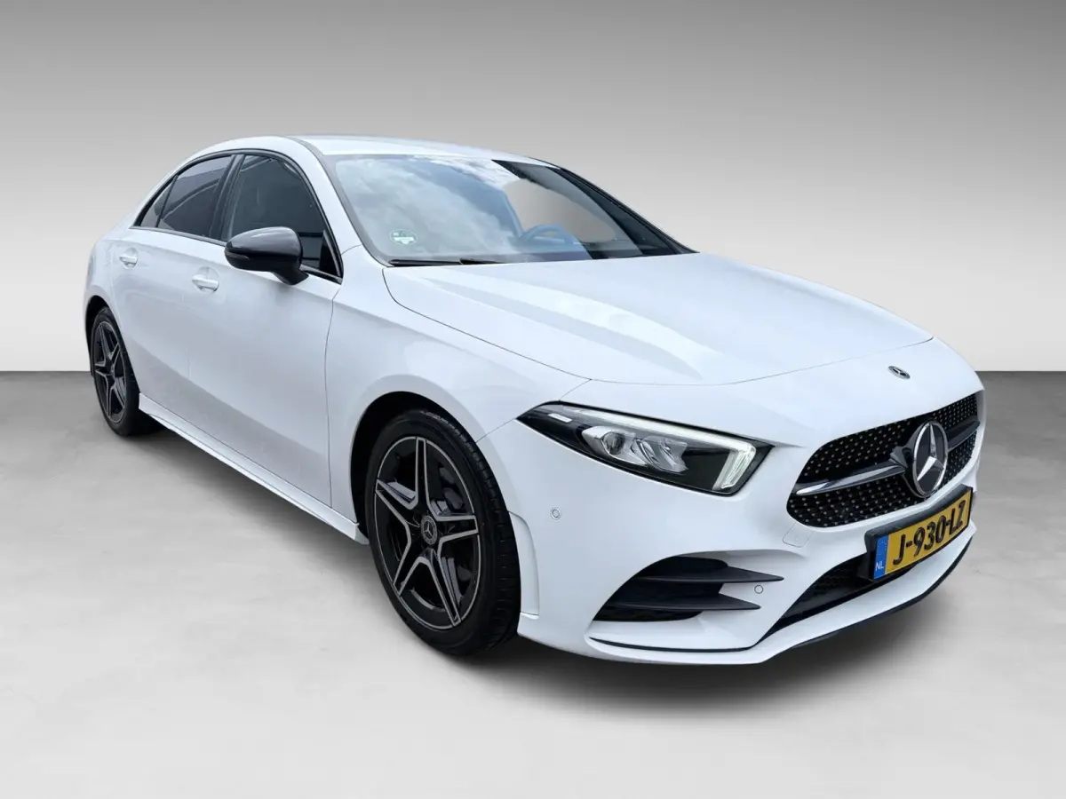 180 Business Solution AMG NAVI/V-COCKPIT/CAM/DAB/LED/CARPLAY/ECC/PDC///