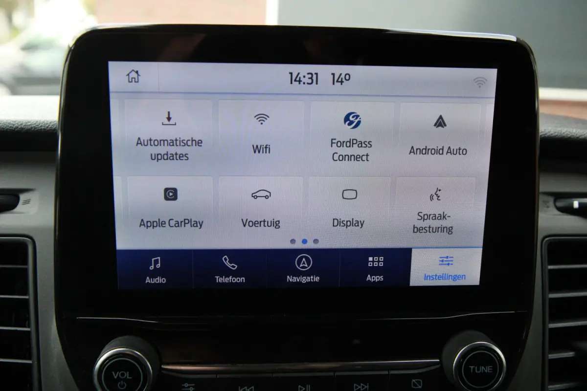 320 2.0 TDCI L1H1 Limited / Camera / 3 zits / carplay