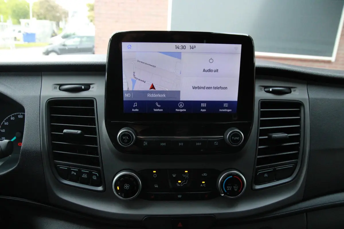 320 2.0 TDCI L1H1 Limited / Camera / 3 zits / carplay