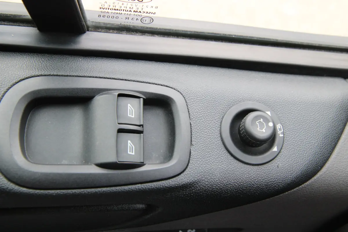 320 2.0 TDCI L1H1 Limited / Camera / 3 zits / carplay