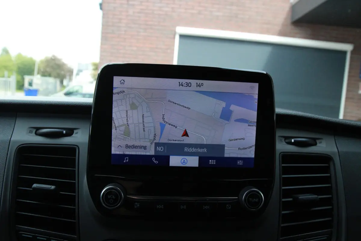 320 2.0 TDCI L1H1 Limited / Camera / 3 zits / carplay