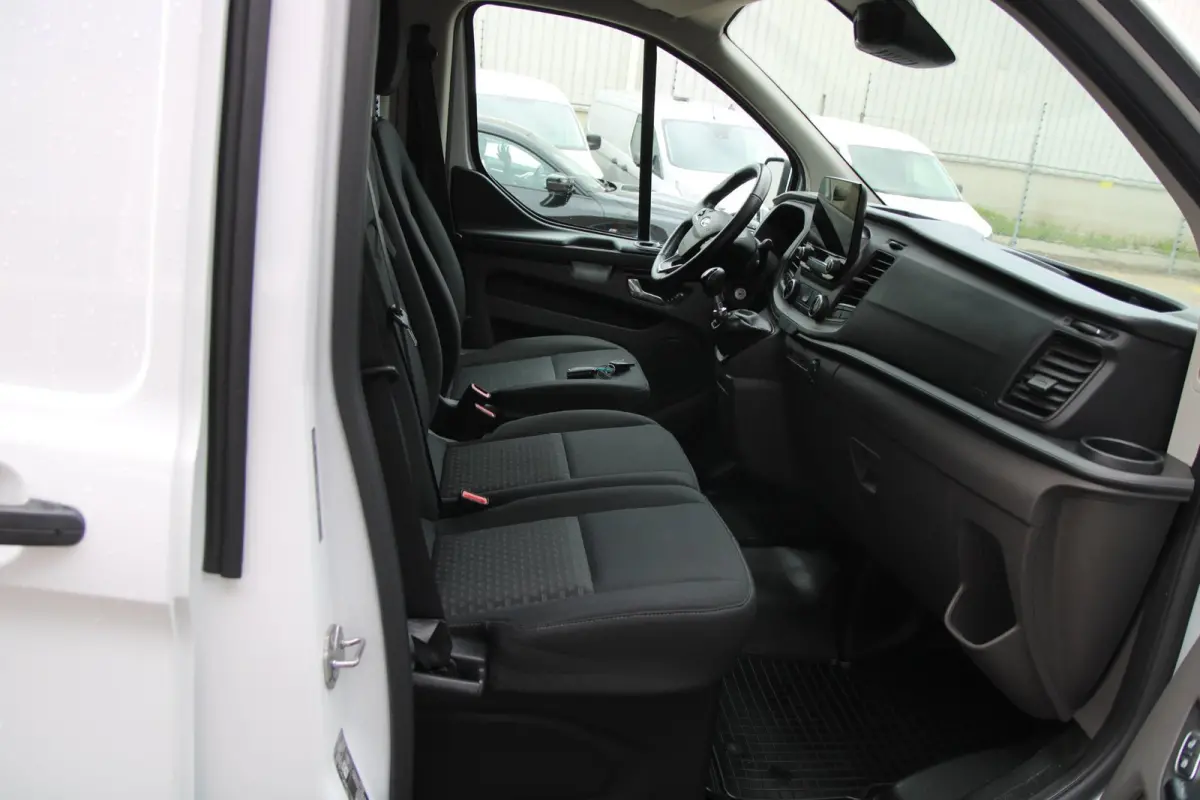 320 2.0 TDCI L1H1 Limited / Camera / 3 zits / carplay