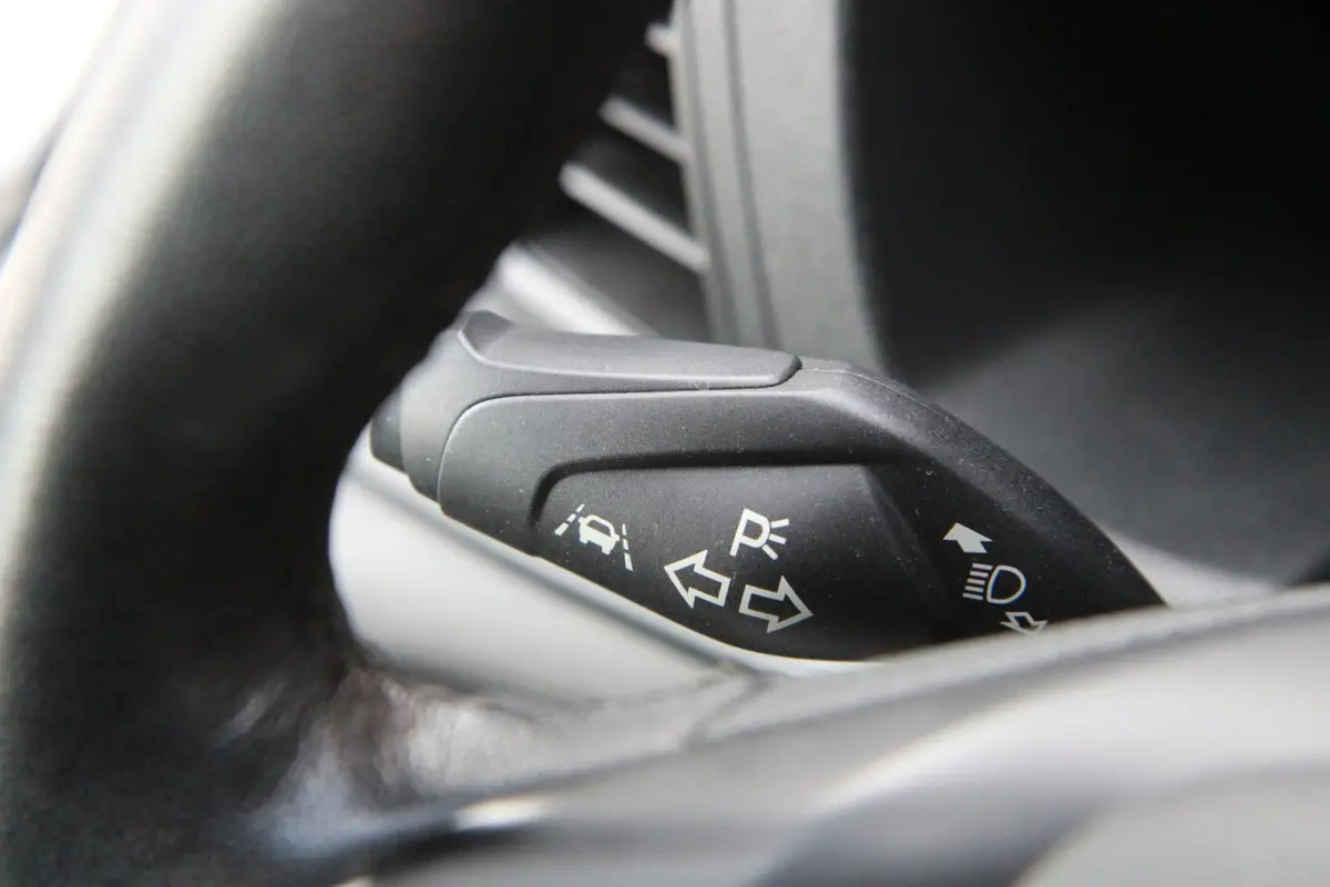 320 2.0 TDCI L1H1 Limited / Camera / 3 zits / carplay