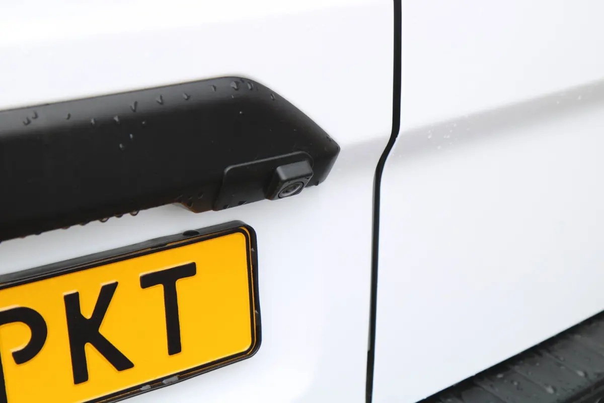 320 2.0 TDCI L1H1 Limited / Camera / 3 zits / carplay