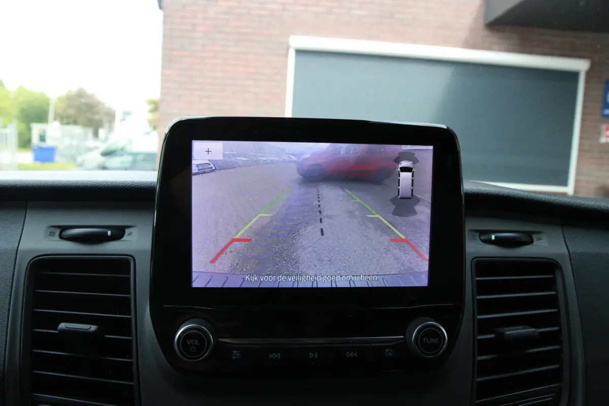 320 2.0 TDCI L1H1 Limited / Camera / 3 zits / carplay