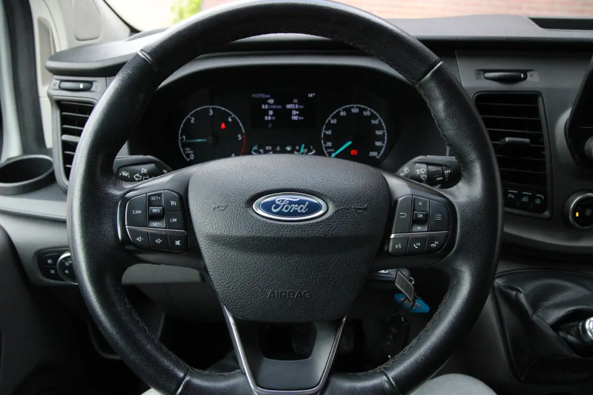 320 2.0 TDCI L1H1 Limited / Camera / 3 zits / carplay