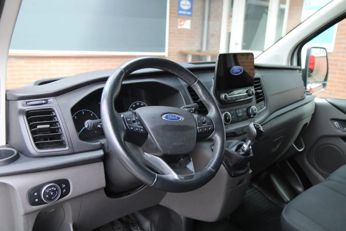 320 2.0 TDCI L1H1 Limited / Camera / 3 zits / carplay