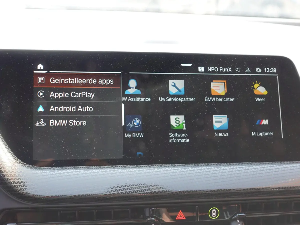 118i Introduction Edition Automaat DEMO Navigatie  Virtual Cockpit  Parkeersensoren  Ledverlichting  HiFi audio  Cruise Control  Climate Control  Getinte ramen