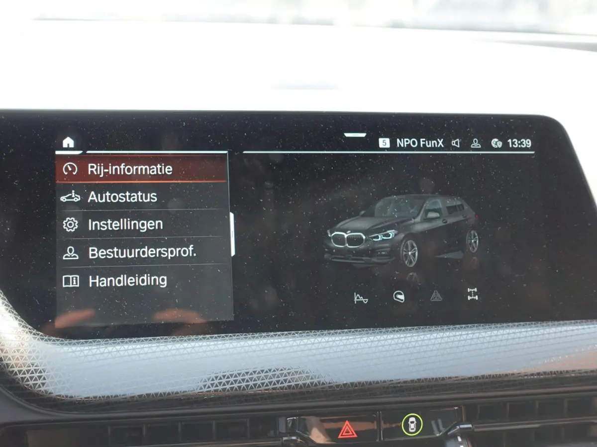118i Introduction Edition Automaat DEMO Navigatie  Virtual Cockpit  Parkeersensoren  Ledverlichting  HiFi audio  Cruise Control  Climate Control  Getinte ramen