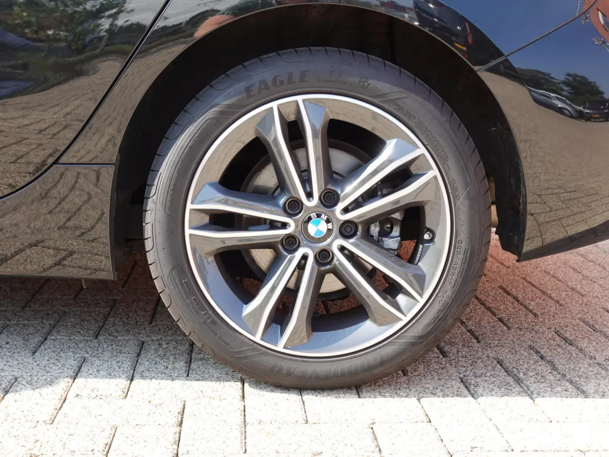 118i Introduction Edition Automaat DEMO Navigatie  Virtual Cockpit  Parkeersensoren  Ledverlichting  HiFi audio  Cruise Control  Climate Control  Getinte ramen