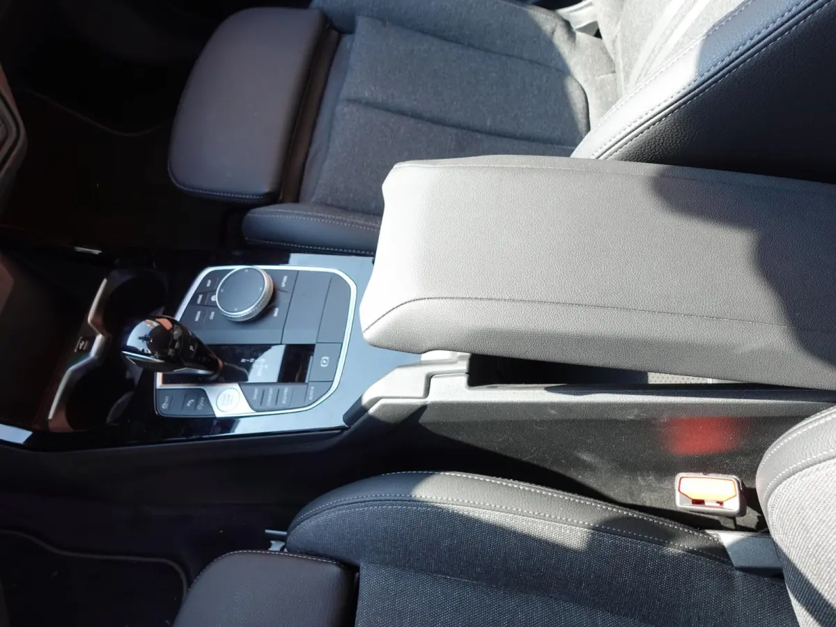 118i Introduction Edition Automaat DEMO Navigatie  Virtual Cockpit  Parkeersensoren  Ledverlichting  HiFi audio  Cruise Control  Climate Control  Getinte ramen