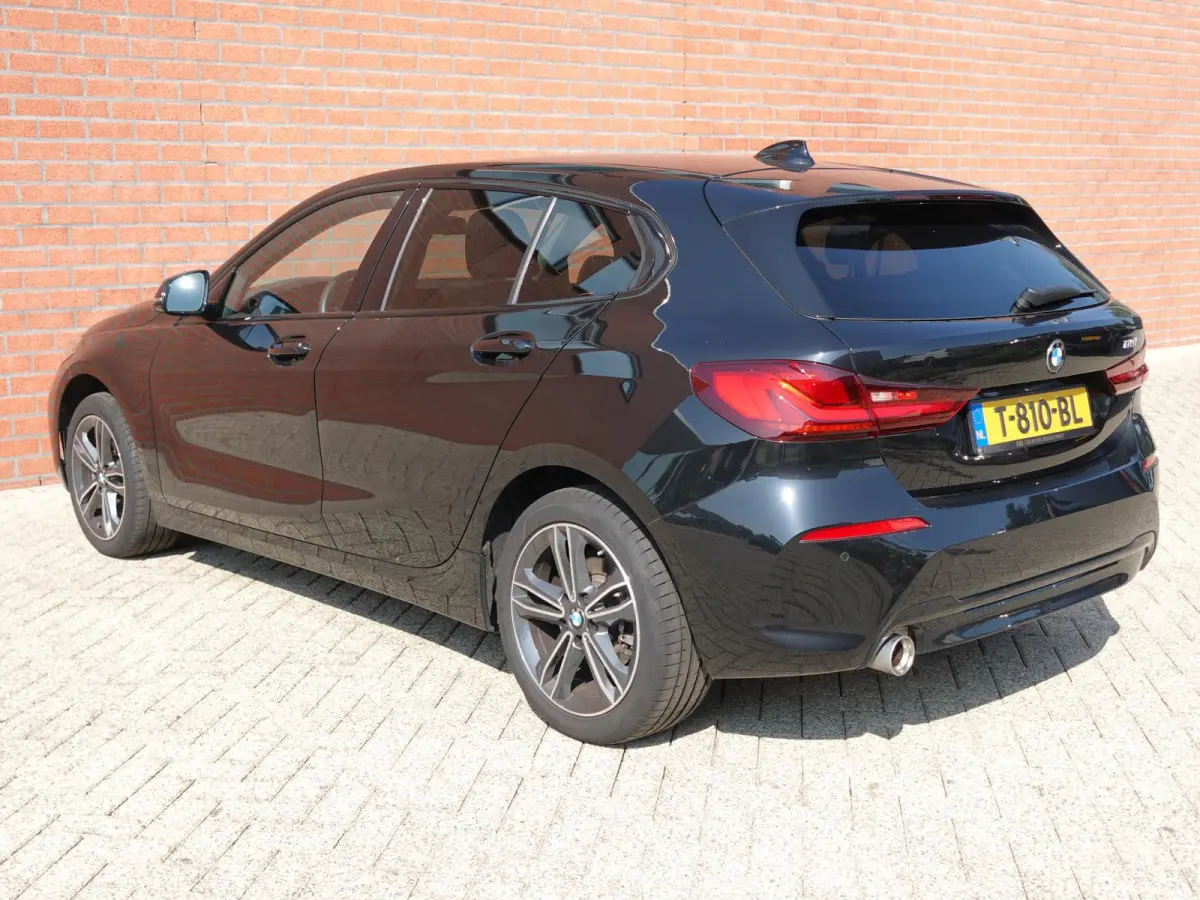 118i Introduction Edition Automaat DEMO Navigatie  Virtual Cockpit  Parkeersensoren  Ledverlichting  HiFi audio  Cruise Control  Climate Control  Getinte ramen