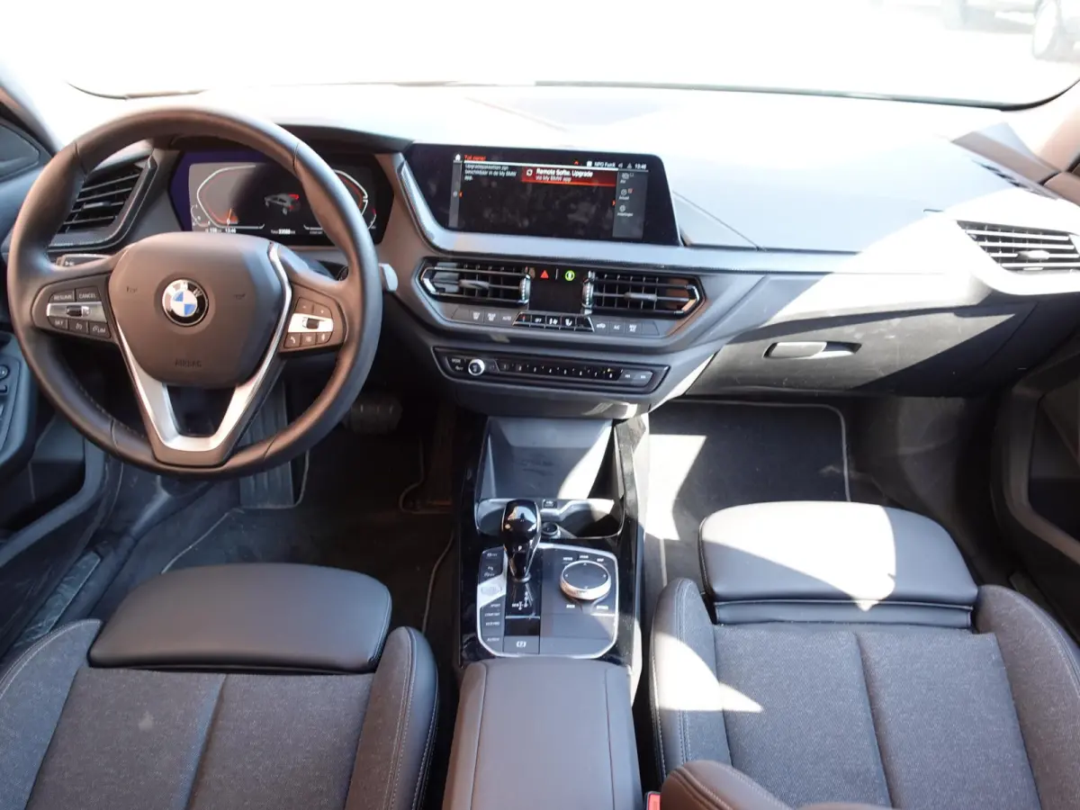 118i Introduction Edition Automaat DEMO Navigatie  Virtual Cockpit  Parkeersensoren  Ledverlichting  HiFi audio  Cruise Control  Climate Control  Getinte ramen