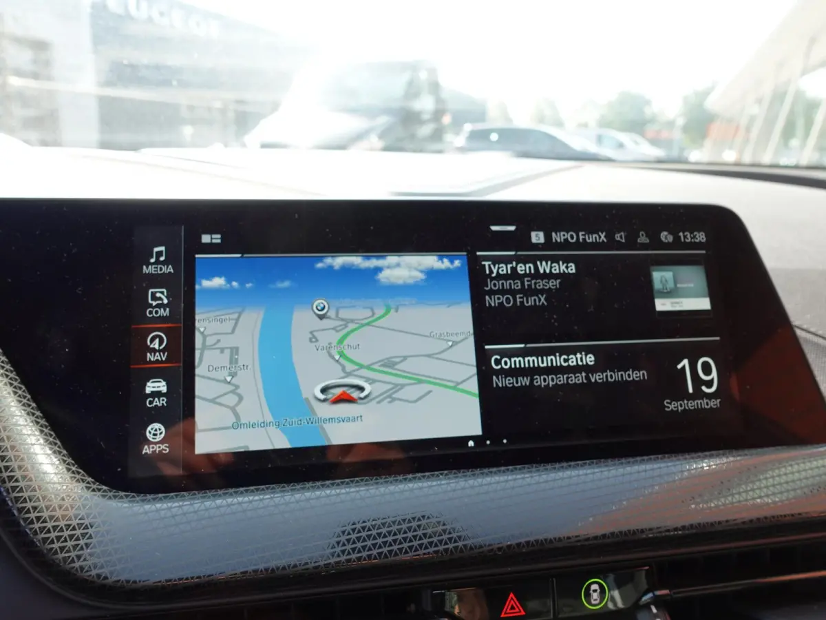 118i Introduction Edition Automaat DEMO Navigatie  Virtual Cockpit  Parkeersensoren  Ledverlichting  HiFi audio  Cruise Control  Climate Control  Getinte ramen