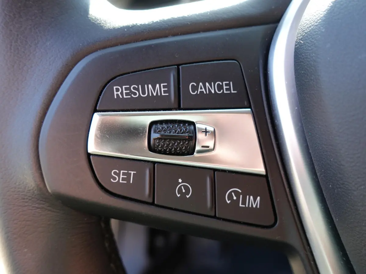 118i Introduction Edition Automaat DEMO Navigatie  Virtual Cockpit  Parkeersensoren  Ledverlichting  HiFi audio  Cruise Control  Climate Control  Getinte ramen