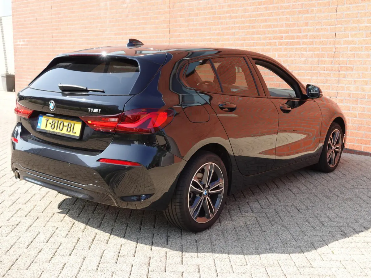 118i Introduction Edition Automaat DEMO Navigatie  Virtual Cockpit  Parkeersensoren  Ledverlichting  HiFi audio  Cruise Control  Climate Control  Getinte ramen