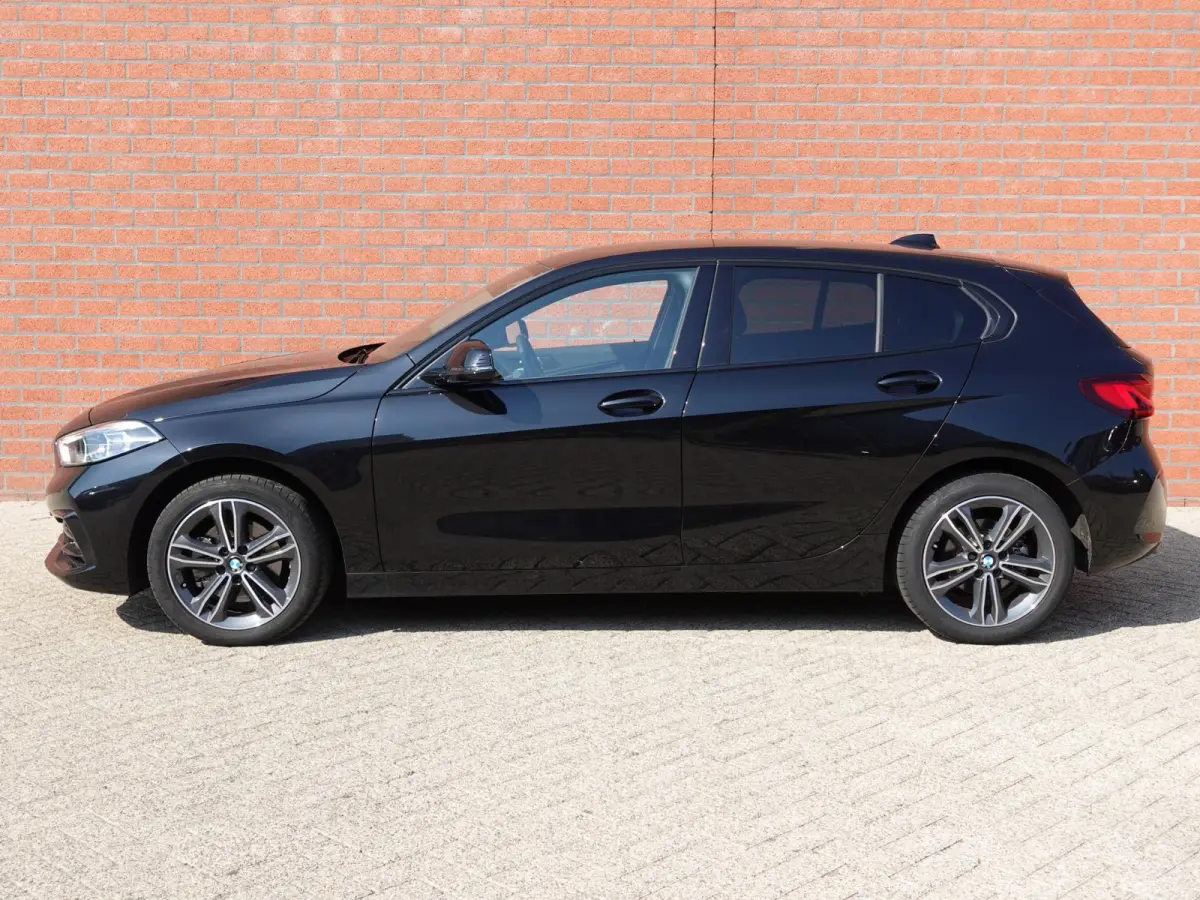 118i Introduction Edition Automaat DEMO Navigatie  Virtual Cockpit  Parkeersensoren  Ledverlichting  HiFi audio  Cruise Control  Climate Control  Getinte ramen
