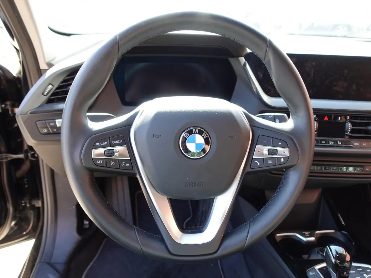 118i Introduction Edition Automaat DEMO Navigatie  Virtual Cockpit  Parkeersensoren  Ledverlichting  HiFi audio  Cruise Control  Climate Control  Getinte ramen
