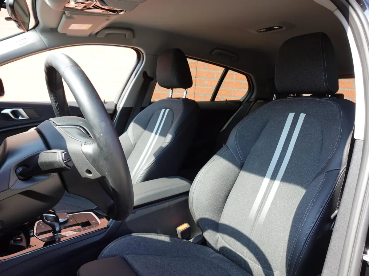 118i Introduction Edition Automaat DEMO Navigatie  Virtual Cockpit  Parkeersensoren  Ledverlichting  HiFi audio  Cruise Control  Climate Control  Getinte ramen