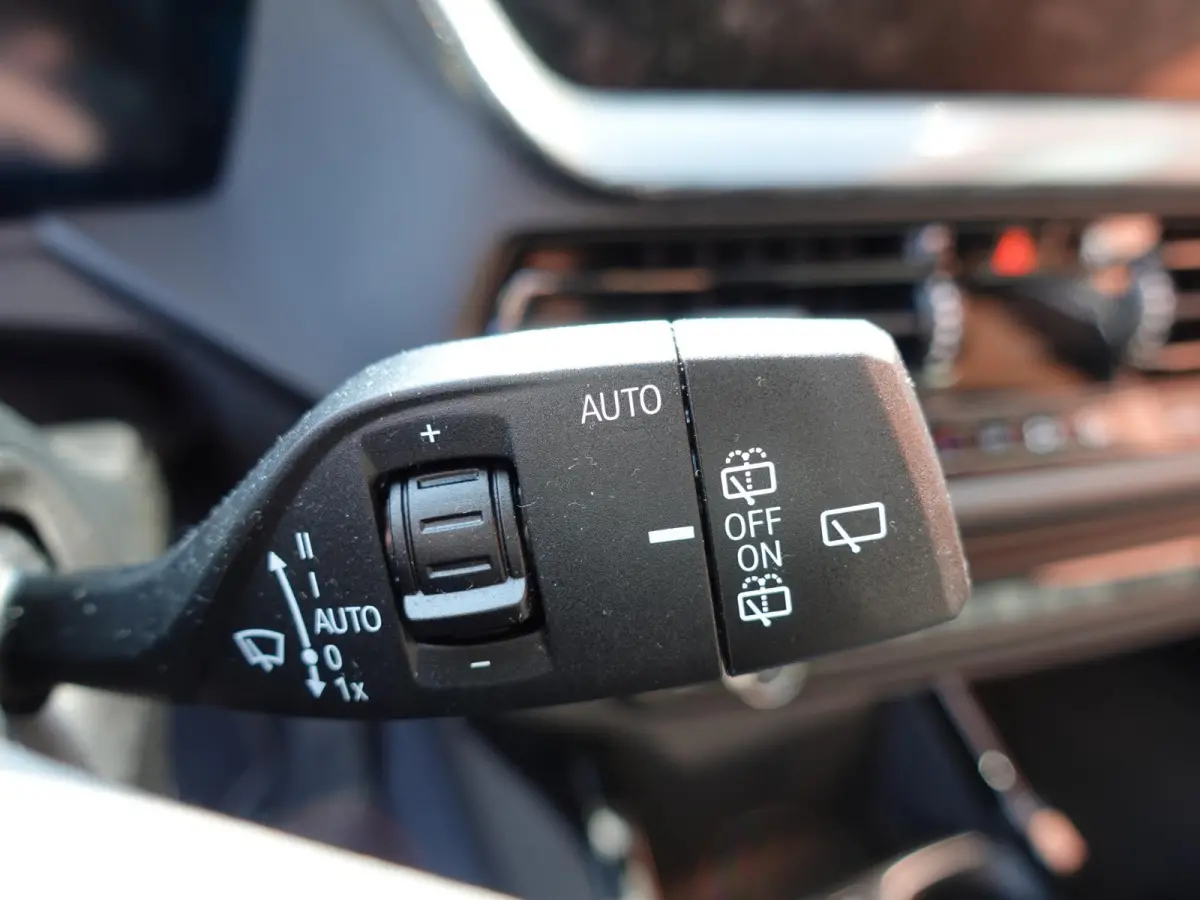118i Introduction Edition Automaat DEMO Navigatie  Virtual Cockpit  Parkeersensoren  Ledverlichting  HiFi audio  Cruise Control  Climate Control  Getinte ramen