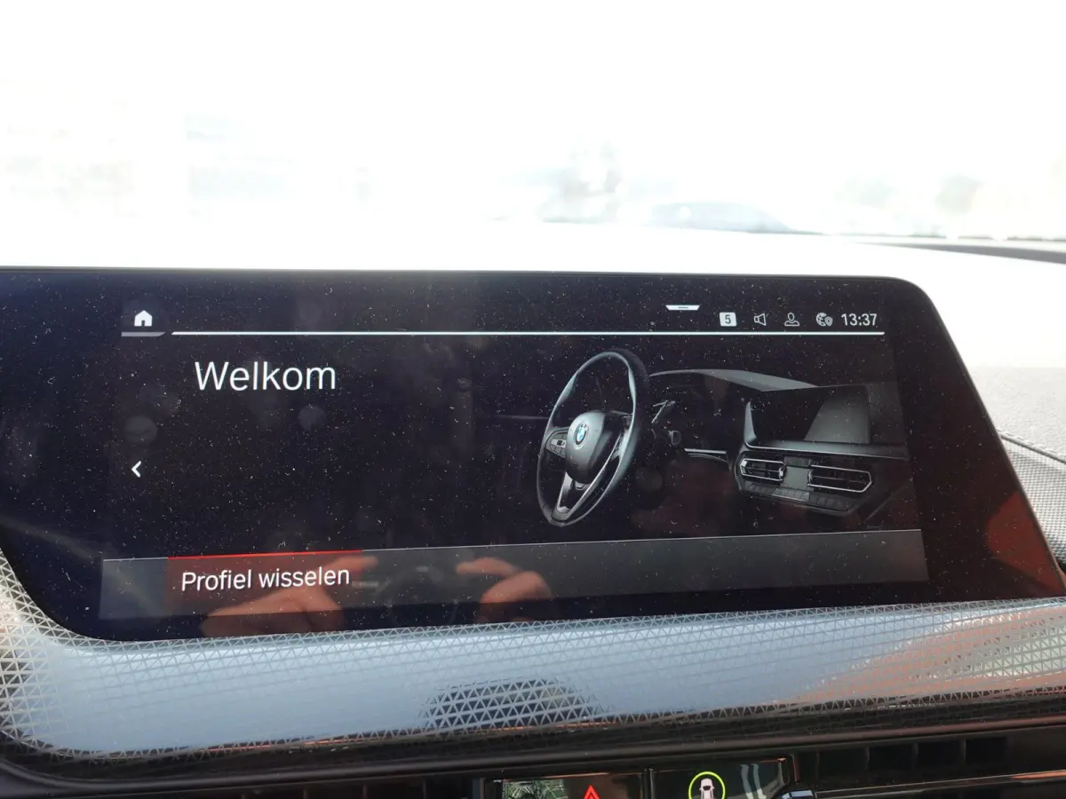118i Introduction Edition Automaat DEMO Navigatie  Virtual Cockpit  Parkeersensoren  Ledverlichting  HiFi audio  Cruise Control  Climate Control  Getinte ramen