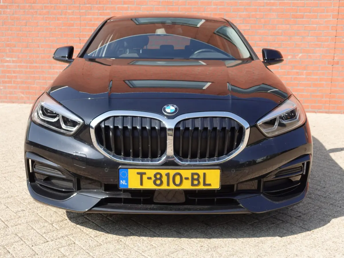 118i Introduction Edition Automaat DEMO Navigatie  Virtual Cockpit  Parkeersensoren  Ledverlichting  HiFi audio  Cruise Control  Climate Control  Getinte ramen