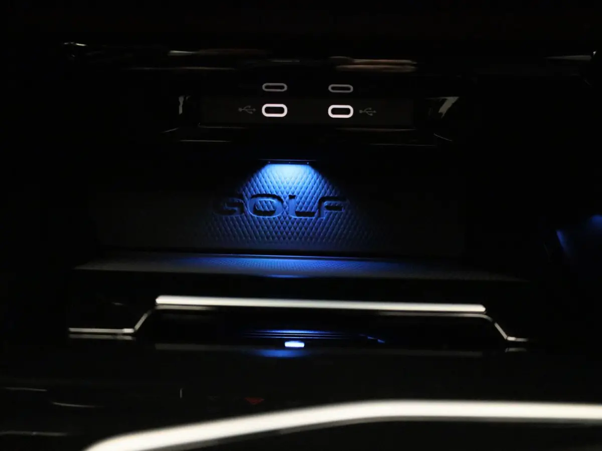 1.5 eHybrid GTE 272 PK| Origineel Nederlands | 1e Eigenaar | Navigatie | LED Matrix | Achteruitrijcamera | Stoelverwarming | Stuurwielverwarming | Black Style
