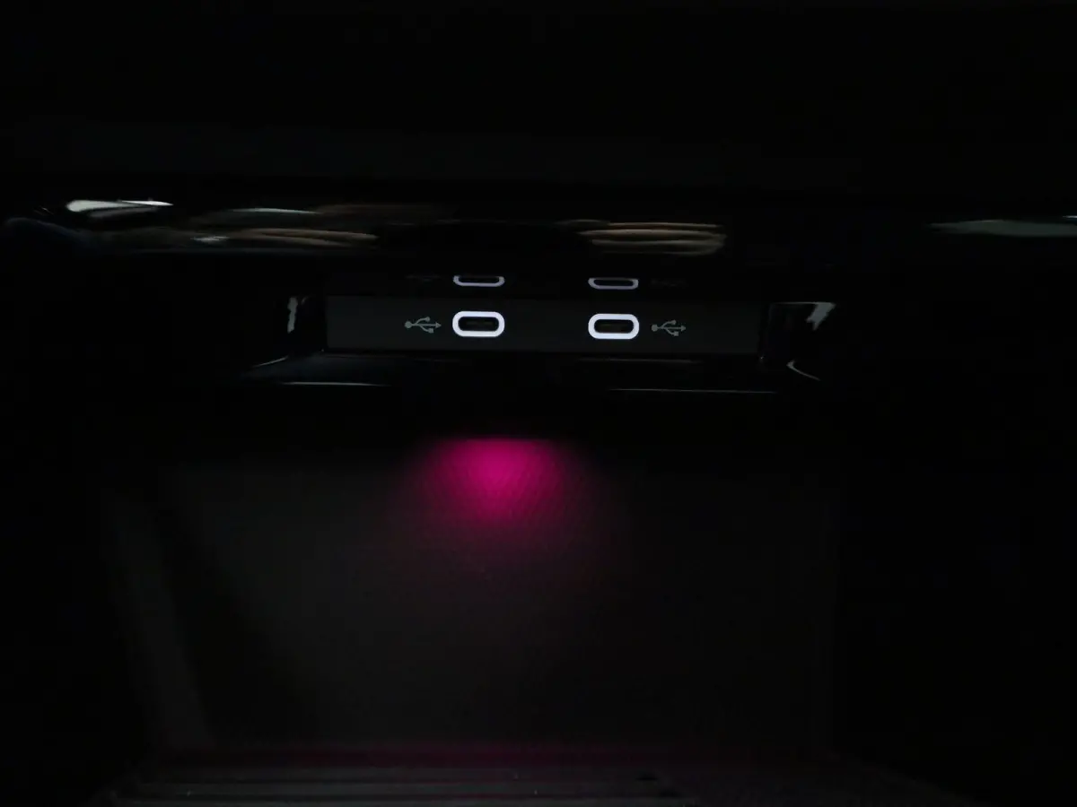 1.5 eHybrid Style Edition 204 PK| Origineel Nederlands | 1e Eigenaar | Navigatie | Stoelverwarming | Stuurwielverwarming | LED Matrix | Achteruitrijcamera