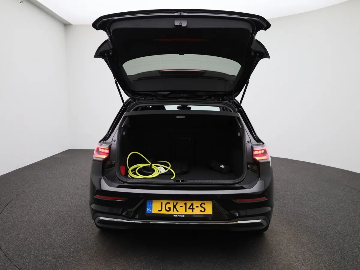1.5 eHybrid Style Edition 204 PK| Origineel Nederlands | 1e Eigenaar | Navigatie | Stoelverwarming | Stuurwielverwarming | LED Matrix | Achteruitrijcamera