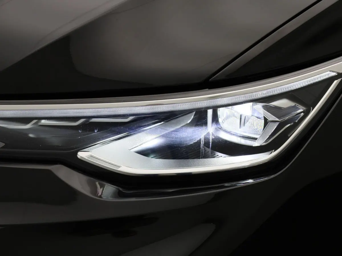 1.5 eHybrid Style Edition 204 PK| Origineel Nederlands | 1e Eigenaar | Navigatie | Stoelverwarming | Stuurwielverwarming | LED Matrix | Achteruitrijcamera