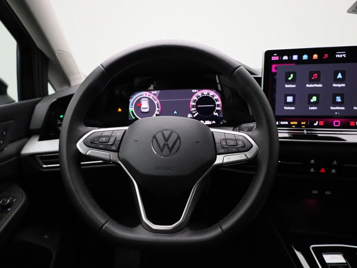 1.5 eHybrid Style Edition 204 PK| Origineel Nederlands | 1e Eigenaar | Navigatie | Stoelverwarming | Stuurwielverwarming | LED Matrix | Achteruitrijcamera