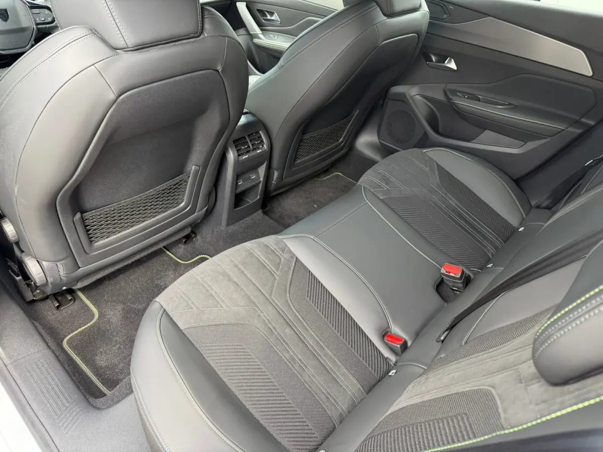 1.2 PureTech GT 130 EAT8 Alcantara bekleding | 360 Camera | Focal | Keyless | Elektrische achterklep | Adeptieve cruise control | Stuurwiel verwarming