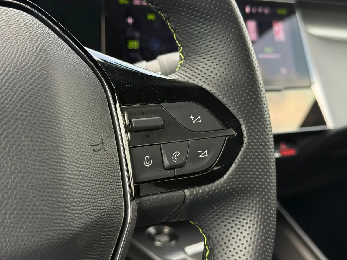 1.2 PureTech GT 130 EAT8 Alcantara bekleding | 360 Camera | Focal | Keyless | Elektrische achterklep | Adeptieve cruise control | Stuurwiel verwarming