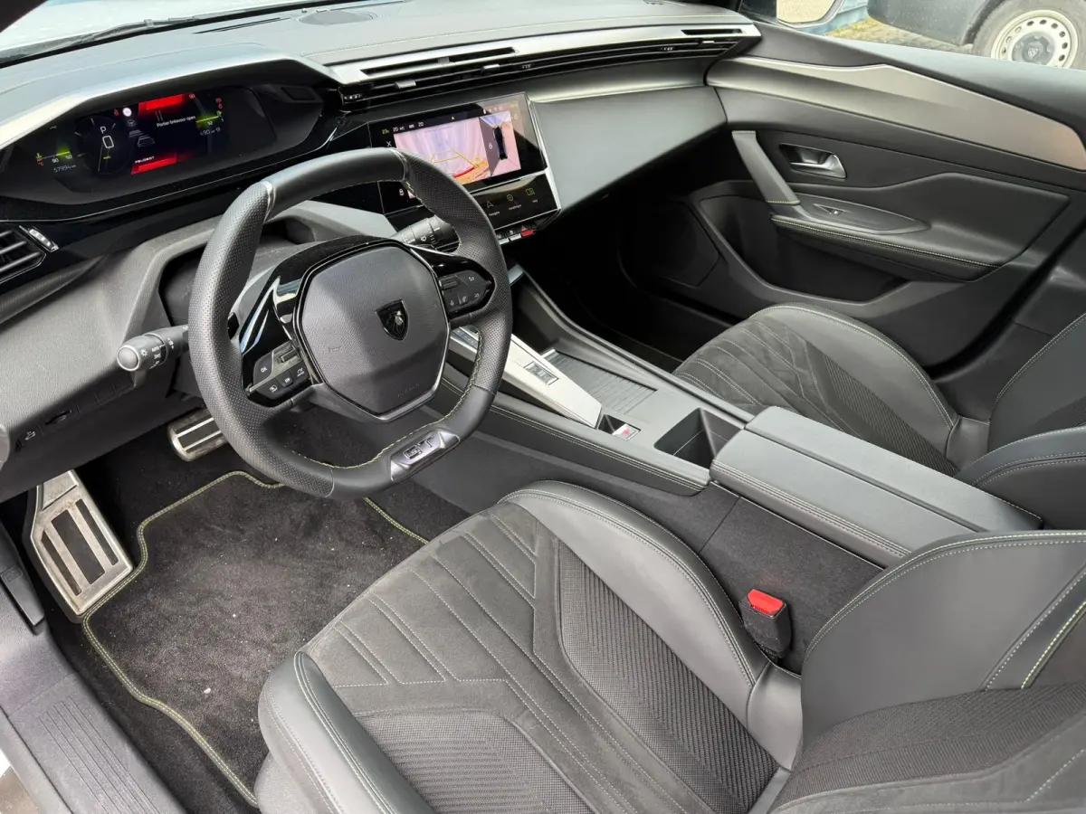 1.2 PureTech GT 130 EAT8 Alcantara bekleding | 360 Camera | Focal | Keyless | Elektrische achterklep | Adeptieve cruise control | Stuurwiel verwarming