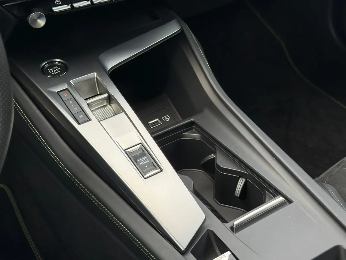 1.2 PureTech GT 130 EAT8 Alcantara bekleding | 360 Camera | Focal | Keyless | Elektrische achterklep | Adeptieve cruise control | Stuurwiel verwarming
