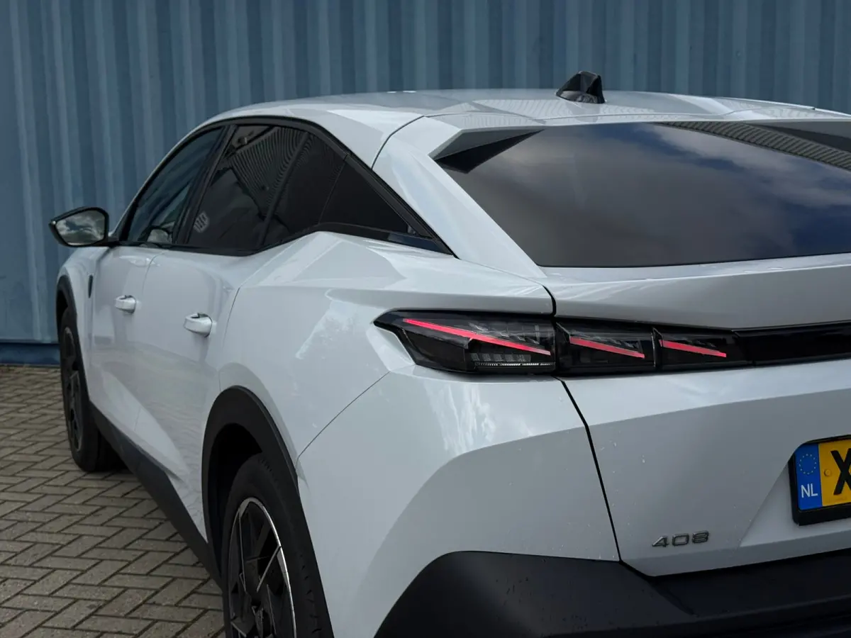 1.2 PureTech GT 130 EAT8 Alcantara bekleding | 360 Camera | Focal | Keyless | Elektrische achterklep | Adeptieve cruise control | Stuurwiel verwarming