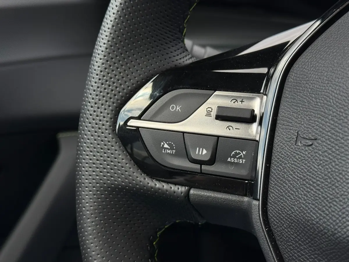 1.2 PureTech GT 130 EAT8 Alcantara bekleding | 360 Camera | Focal | Keyless | Elektrische achterklep | Adeptieve cruise control | Stuurwiel verwarming